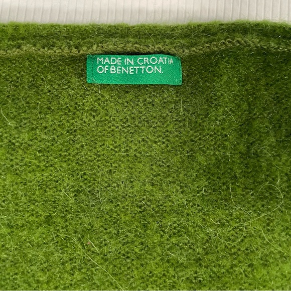 Benetton of Croatia women’s green argyle v-neck sweater - Picture 5 of 7